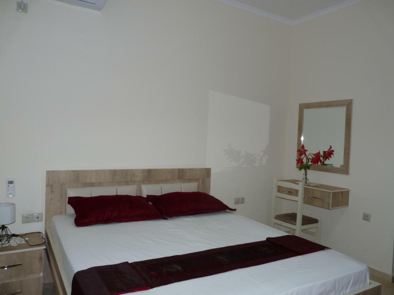 Dejvi Apartment *